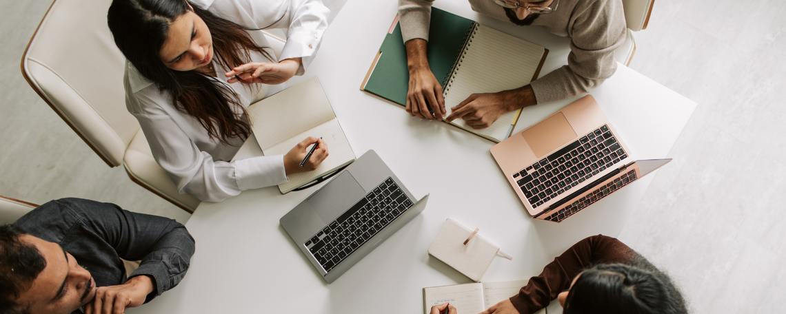 Diashow zum Marktauftritt und zur visuellen Identität des Unternehmens